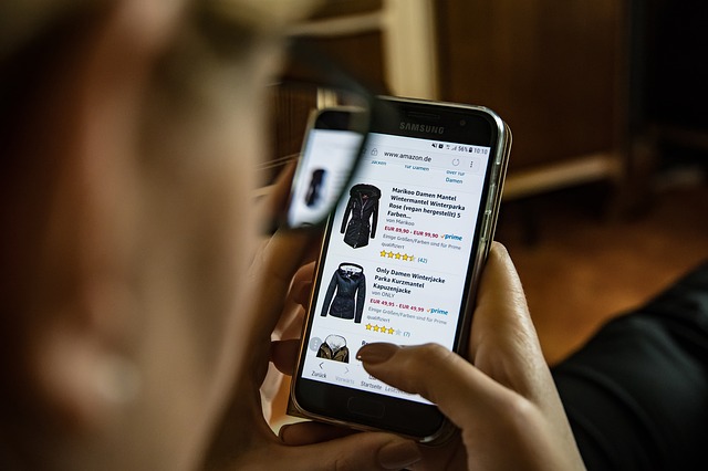 Nakupovanie cez mobil, oblečenie.jpg